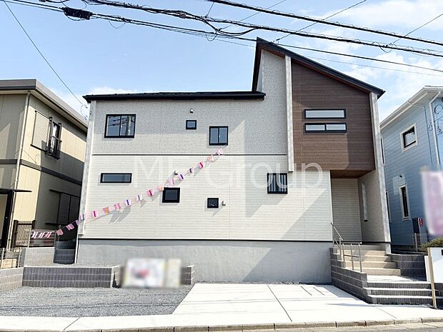 洗練された外観、上質な住空間が広がる室内は永く安心して過ごせる住居です。