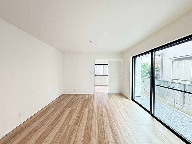 【ダイニング】家族の笑顔が自然と生まれてくる、そんな雰囲気のダイニングに仕上がっています