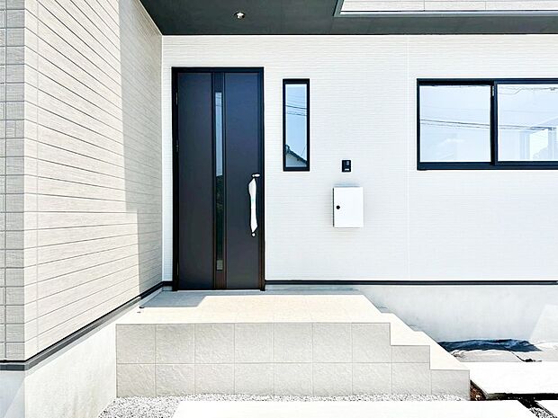 【玄関】大切な家族、来客を出迎える玄関。