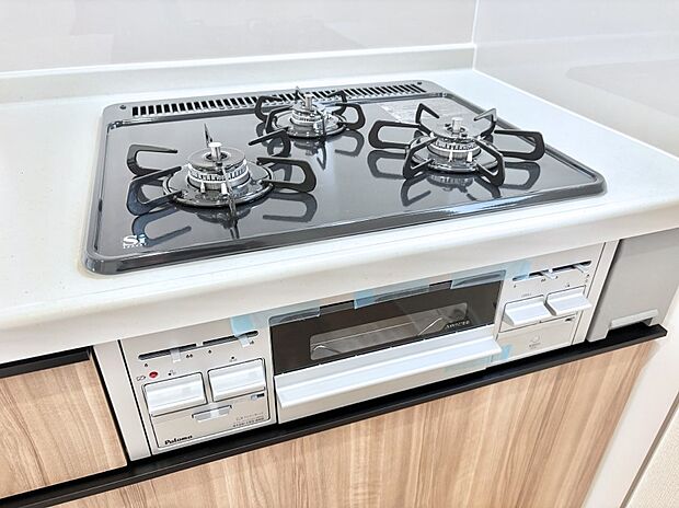 【その他設備(Ｓｉセンサーコンロ)】ガスコンロはＳｉセンサー搭載。火力調節や焦げ付き・消し忘れも防いでくれます。