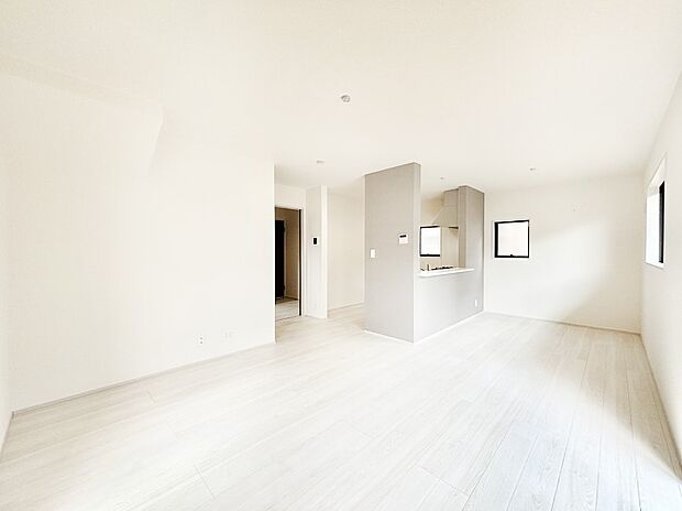 【ダイニング】家族の笑顔が自然と生まれてくる、そんな雰囲気のダイニングに仕上がっています。