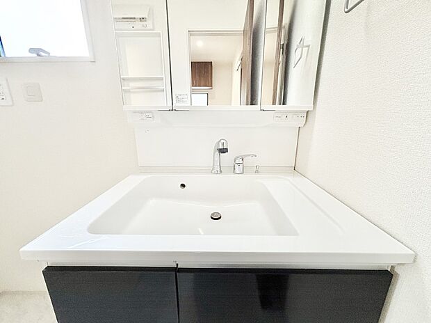 【その他設備(ハンドシャワー水栓)】ハンドシャワー付き！使いやすい洗面台。