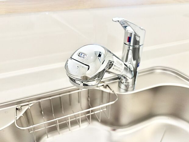 【その他設備(浄水器)】いつでも清潔なおいしいお水を。一つの水栓で水道水と浄水を使い分け。