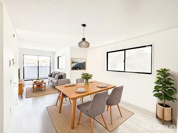 【リビング】ご家族の賑やかな話し声で包まれる明るいリビング ※家具はCGです