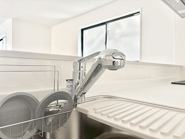 【その他設備(浄水器)】いつでも清潔なおいしいお水を。一つの水栓で水道水と浄水を使い分け。