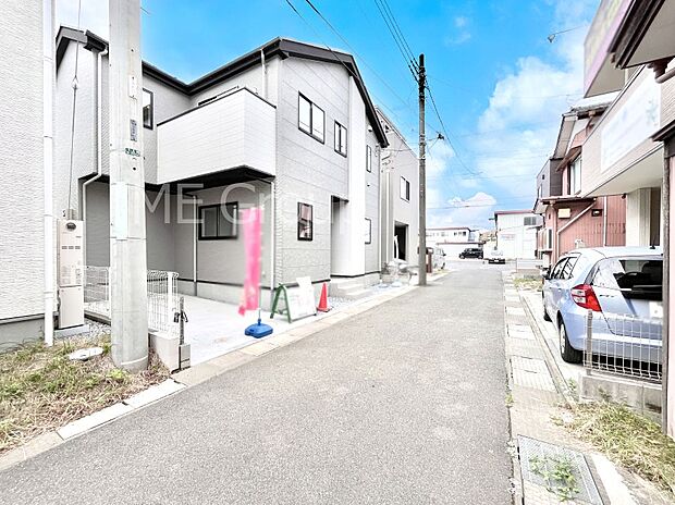 【前面道路含む現地写真】前面道路はきちんと整備されています