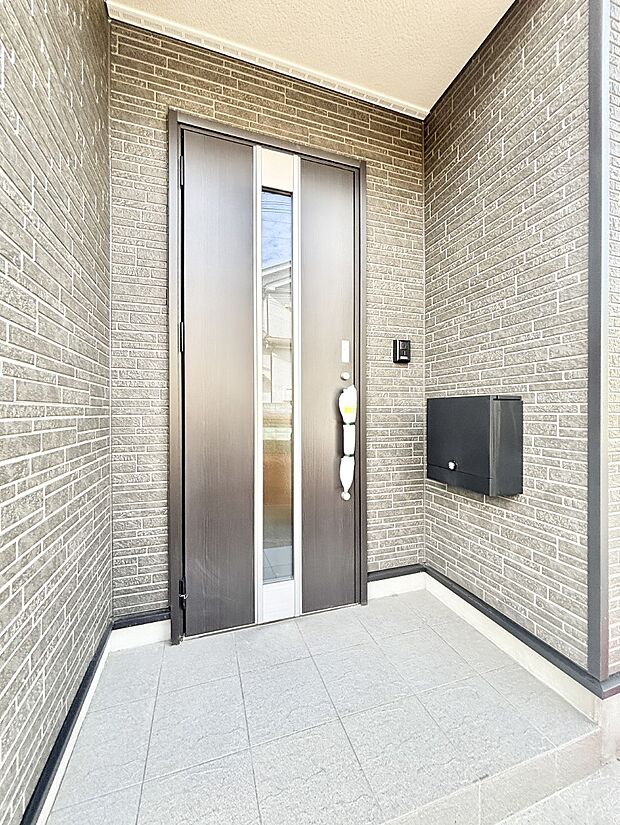 【玄関】大切な家族、来客を出迎える玄関。