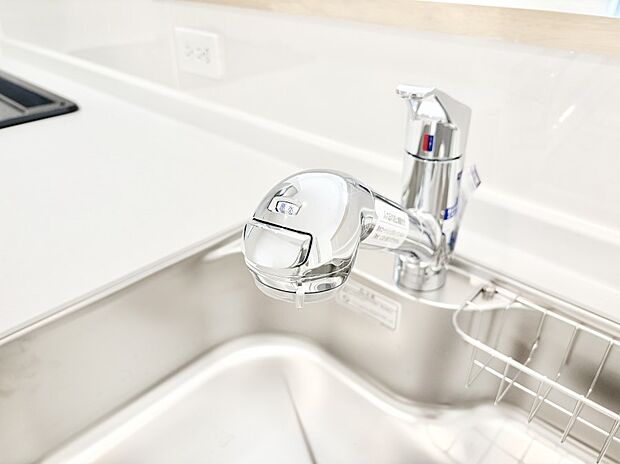 【その他設備(浄水器)】いつでも清潔なおいしいお水を。一つの水栓で水道水と浄水を使い分け。