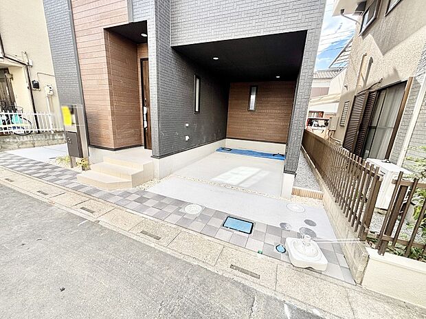 【駐車場】ビルトインタイプは大切なお車を傷や汚れから守ることができます。