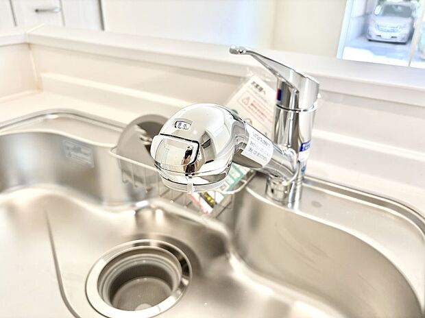 【その他設備(浄水器)】いつでも清潔なおいしいお水を。一つの水栓で水道水と浄水を使い分け。