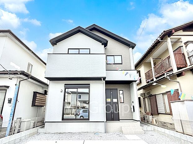 【現地外観写真】洗練された外観、上質な住空間が広がる室内は永く安心して過ごせる住居です。 