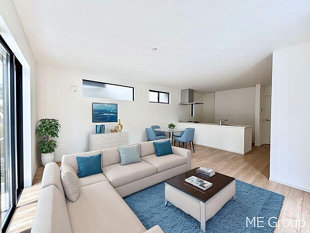 【リビング】ご家族の賑やかな話し声で包まれる明るいリビング  ※家具はCGです