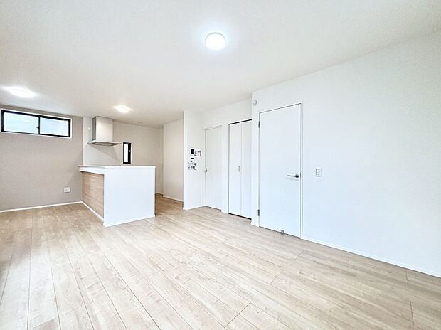 【リビングダイニング】16帖のLDKは家族みんなの快適空間!家族のつながりを強くする大事なスペースです。