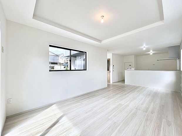 【リビングダイニング】家族団らんの時間も増えそうなくつろぎのリビングダイニング。   