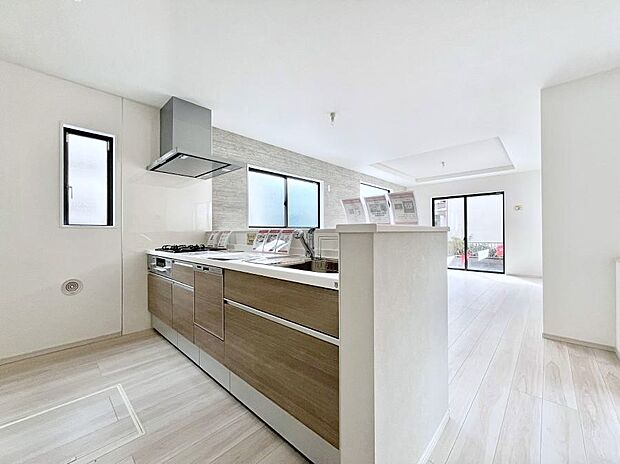 【ダイニングキッチン】カウンター越しにお話しをしながら毎日のお料理をもっと楽しく