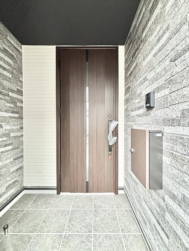 【玄関】大切な家族、来客を出迎える玄関。