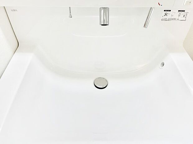 【その他設備(シャワー水栓洗面化粧台)】ハンドシャワー付き!使いやすい洗面台。