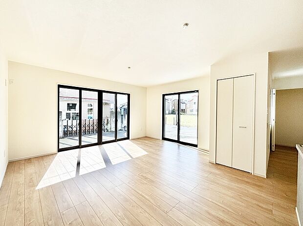 【ダイニング】家族の笑顔が自然と生まれてくる、そんな雰囲気のダイニングに仕上がっています。