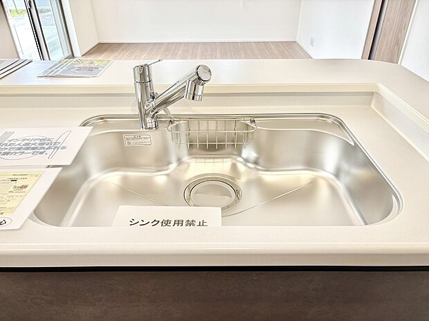 【その他設備(シンク)】広々としたシンクでお料理やお皿洗いもラクラク快適に!