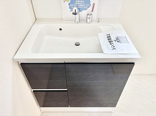 【その他設備(ハンドシャワー水栓)】ハンドシャワー付き!使いやすい洗面台。