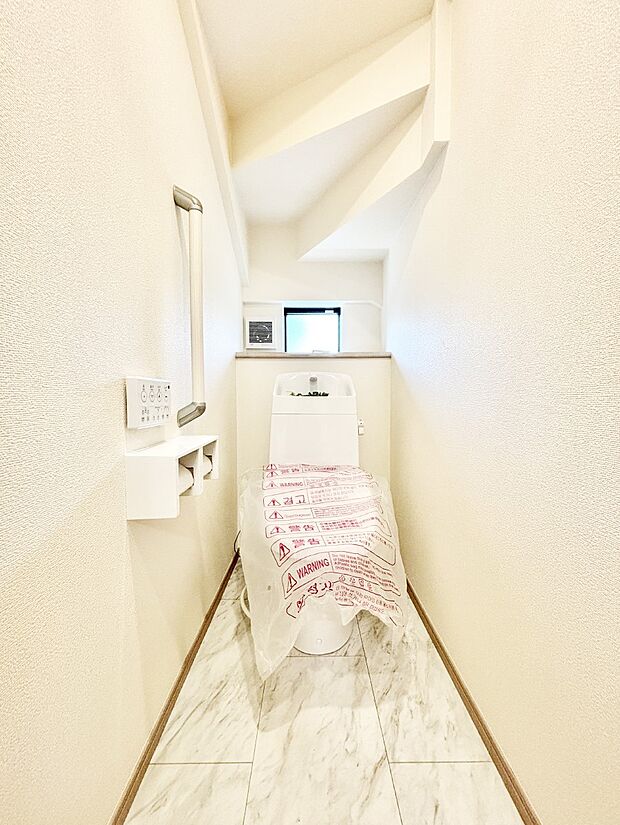 【トイレ】トイレは温水洗浄機能付き