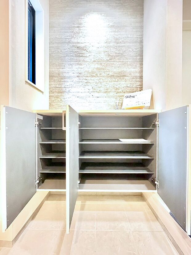 【その他設備(シューズボックス)】可動棚付きのシューズボックス