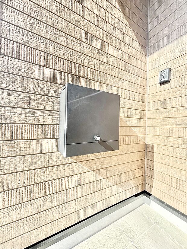 【その他現地】シンプルなデザインのポスト