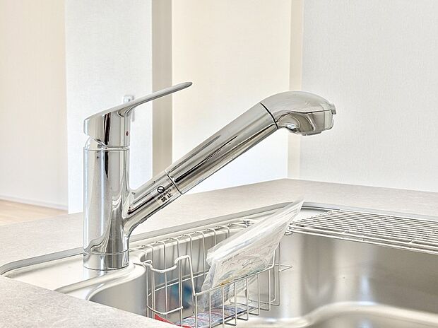 【その他設備(浄水器)】いつでも清潔なおいしいお水を。一つの水栓で水道水と浄水を使い分け。