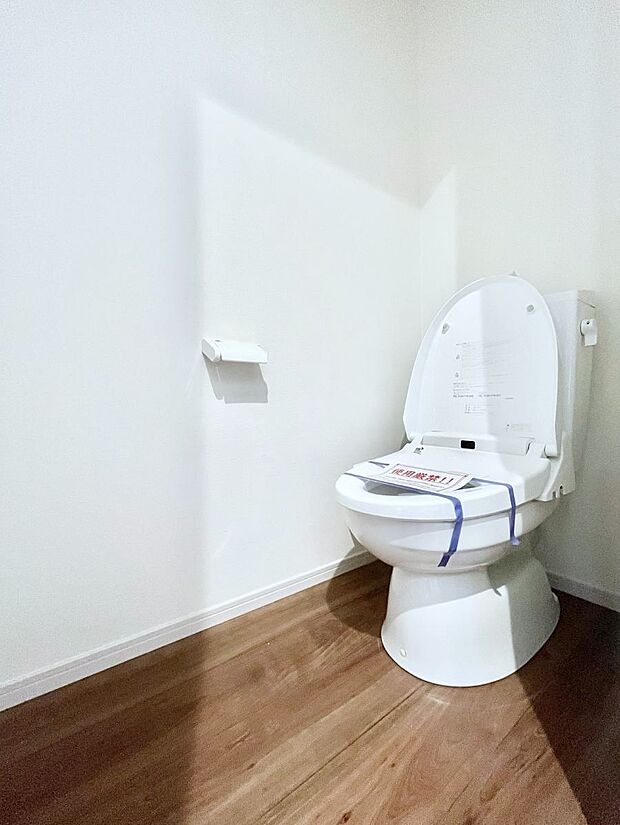 【トイレ】トイレは1階と2階それぞれに配置されていてとても便利です。