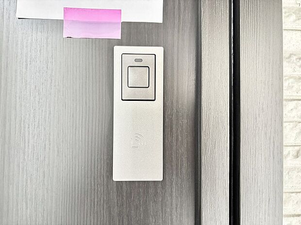 【玄関】ラクラク開錠！スマートコントロールキー。