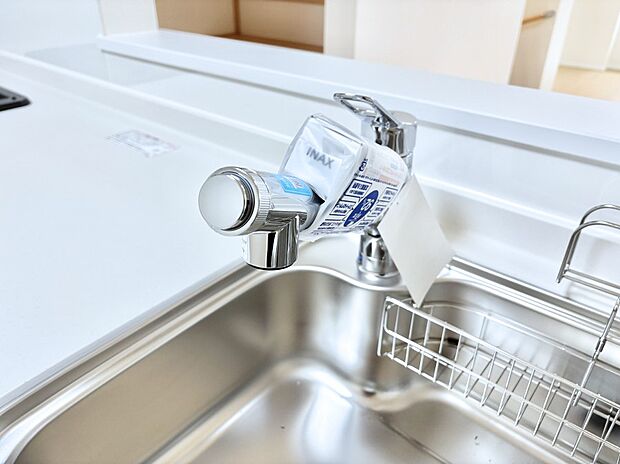 【その他設備(浄水器)】いつでも清潔なおいしいお水を。一つの水栓で水道水と浄水を使い分け。