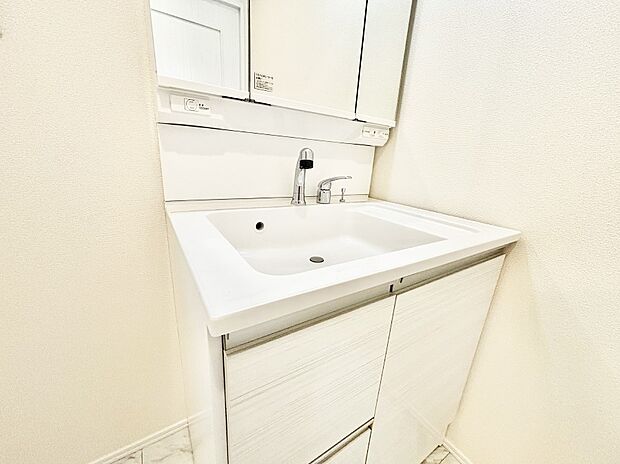 【その他設備(ハンドシャワー水栓)】ハンドシャワー付き!使いやすい洗面台。