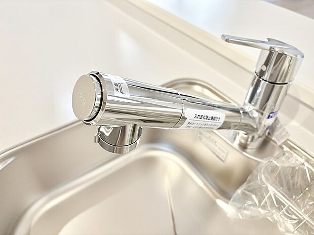 【その他設備(浄水器)】いつでも清潔なおいしいお水を。一つの水栓で水道水と浄水を使い分け。