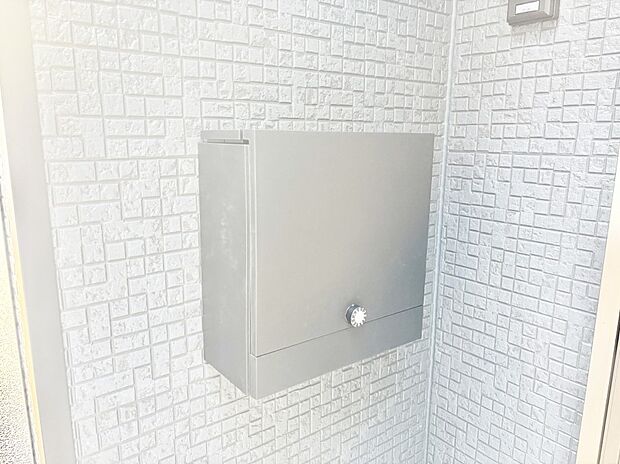 【その他現地】シンプルなデザインのポスト