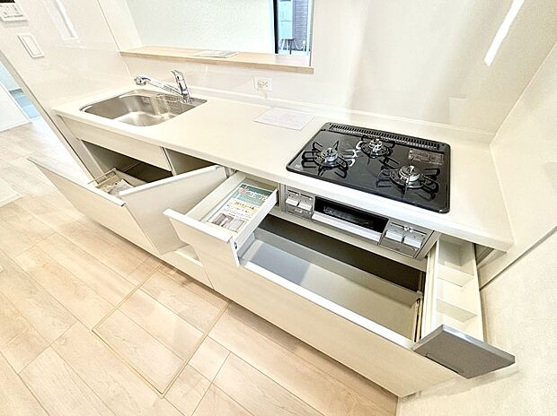 【その他設備(スライド収納)】使いやすさを優先したスライド式収納タイプ!