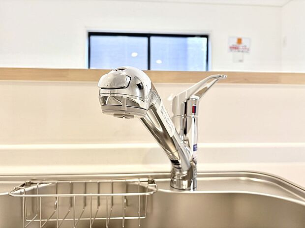 【その他設備(浄水器)】いつでも清潔なおいしいお水を。一つの水栓で水道水と浄水を使い分け。