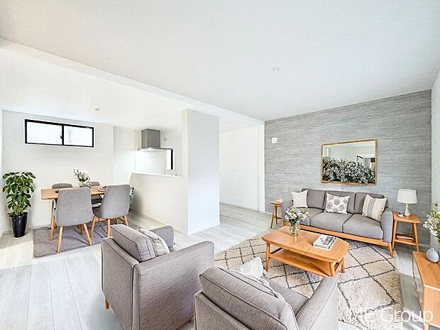 【リビング】落ち着いた雰囲気のＬＤＫは家族みんなの快適空間※家具はCGです