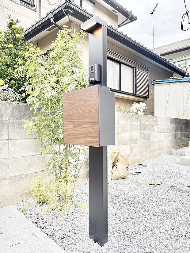 【その他現地】シンプルなデザインのポスト