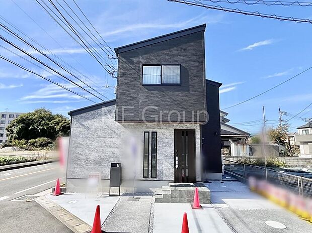 【現地外観写真】上質感あふれる外観デザイン。魅力の住まいを実現。