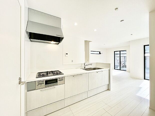 【ダイニングキッチン】料理をしながらご家族との会話を楽しめる対面カウンターキッチン