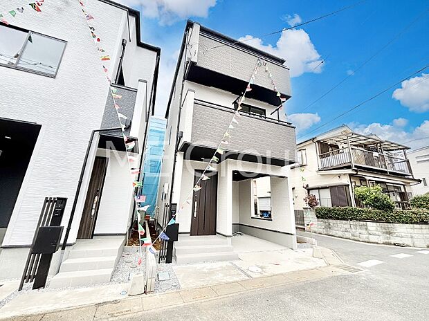 【現地外観写真】洗練された外観、上質な住空間が広がる室内は永く安心して過ごせる住居です。