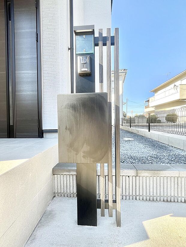 【その他現地】表札・インターホン・ポストをひとつに集約