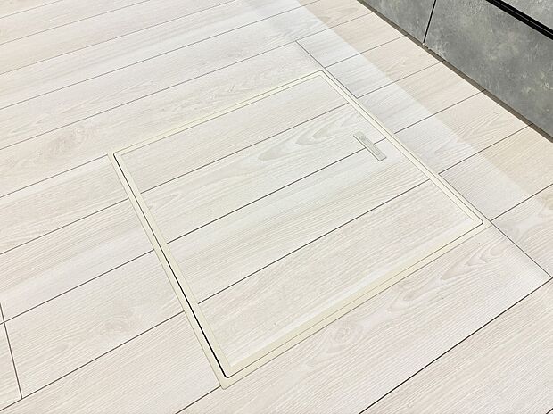 【その他設備(床下収納)】床下収納付き!日用品・非常用品の収納にも大活躍。