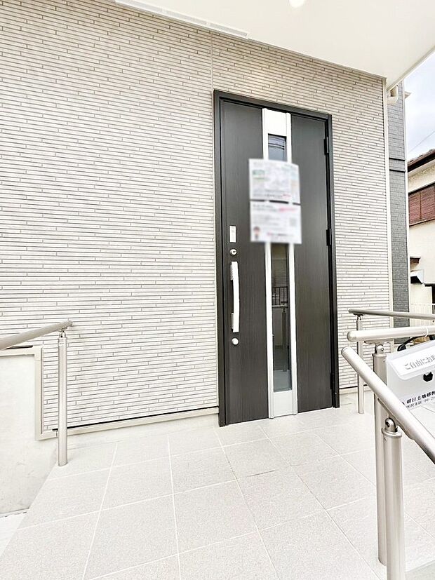 【玄関】大切な家族、来客を出迎える玄関。