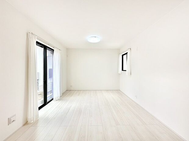 【リビングダイニング】家族団らんの時間も増えそうなくつろぎのリビングダイニング。