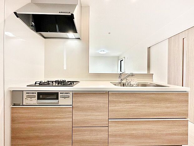 【キッチン】毎日使うキッチンだから、使いやすさ&お手入れのしやすさにこだわりました。