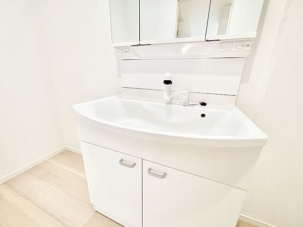 【その他設備(ハンドシャワー水栓)】ハンドシャワー付き!使いやすい洗面台。