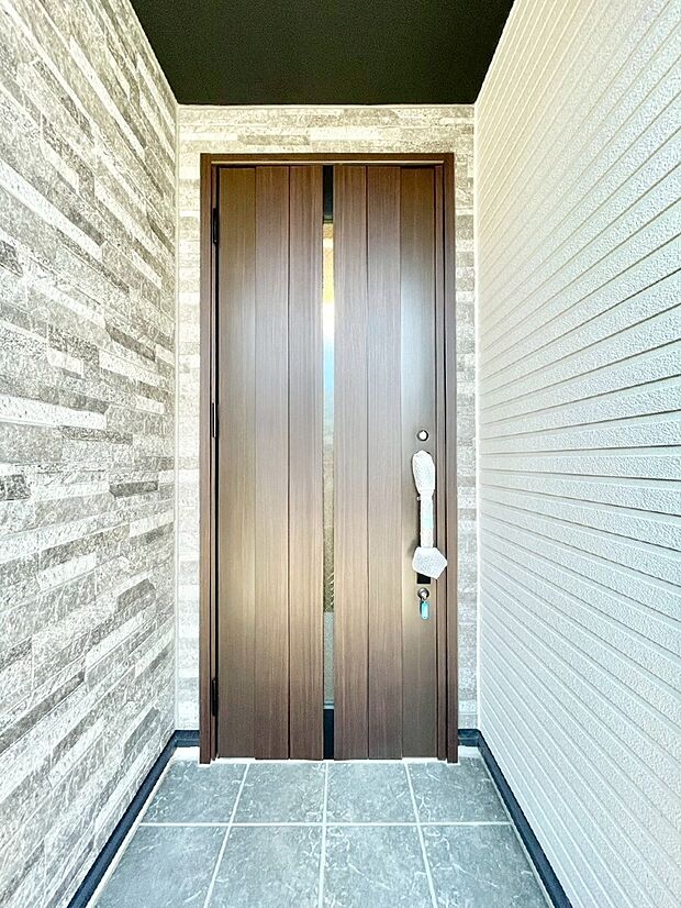 【玄関】大切な家族、来客を出迎える玄関。