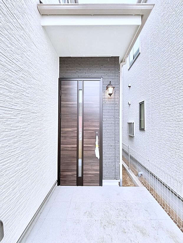 【玄関】大切な家族、来客を出迎える玄関。