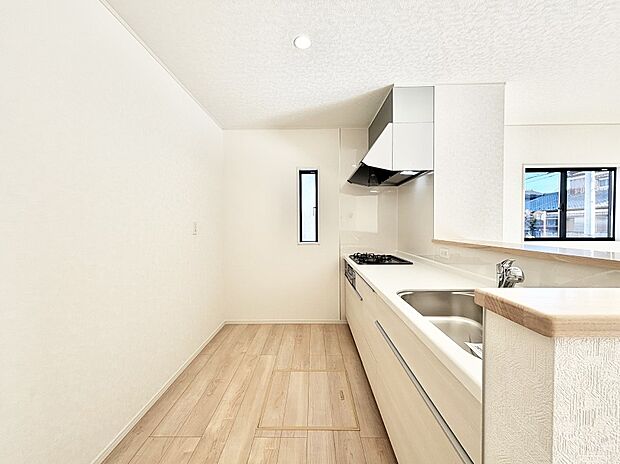 【ダイニングキッチン】料理をしながらご家族との会話を楽しめる対面カウンターキッチン